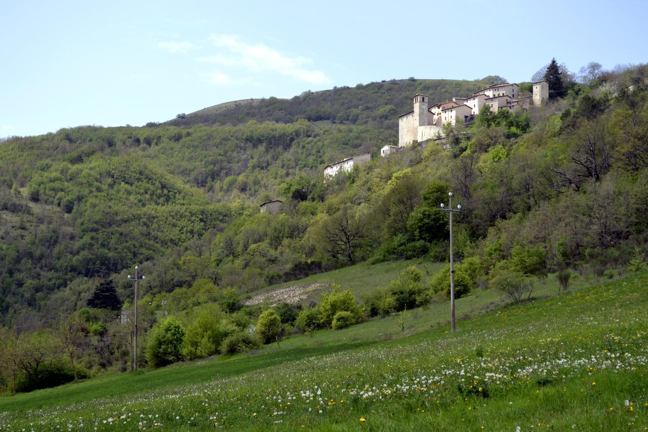 Appartamento Castello Di Cammoro Sellano Ngoại thất bức ảnh